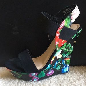 Open toe platform wedges